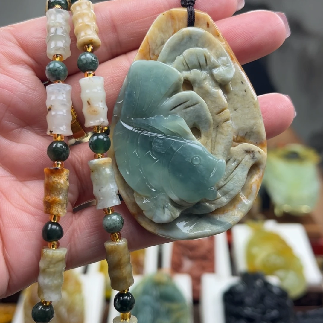 岫玉未镶嵌颈饰挂件