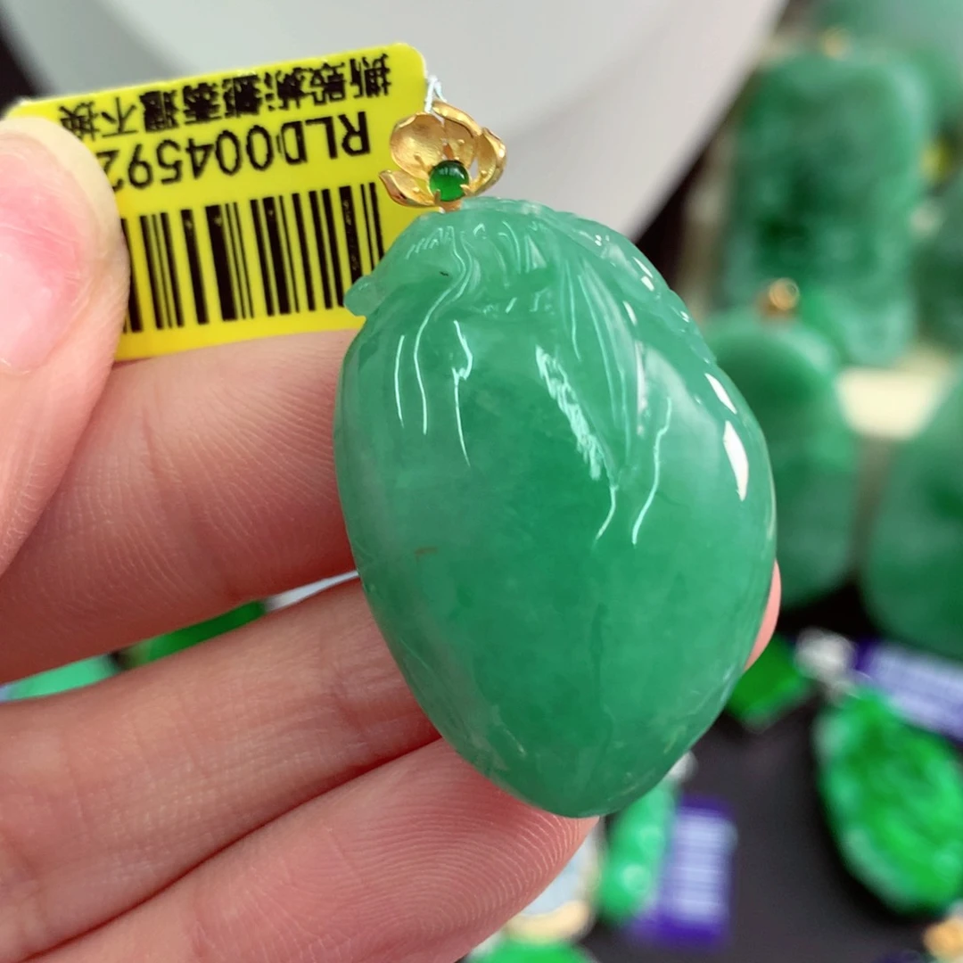 翡翠18K金镶嵌吊坠(赠链)