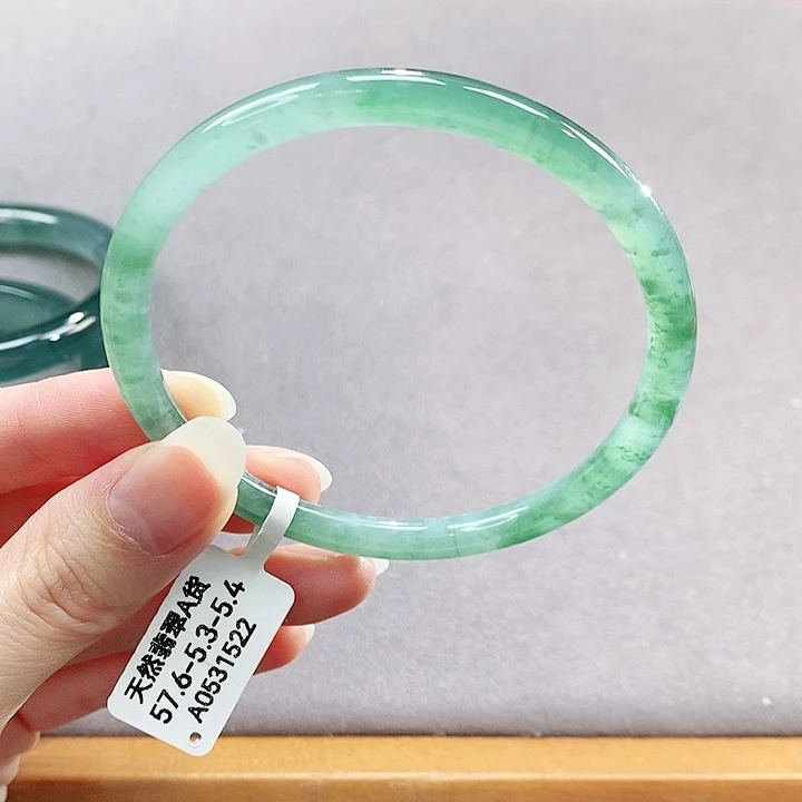 【闪购商品】未镶嵌手镯（圆镯）翡翠