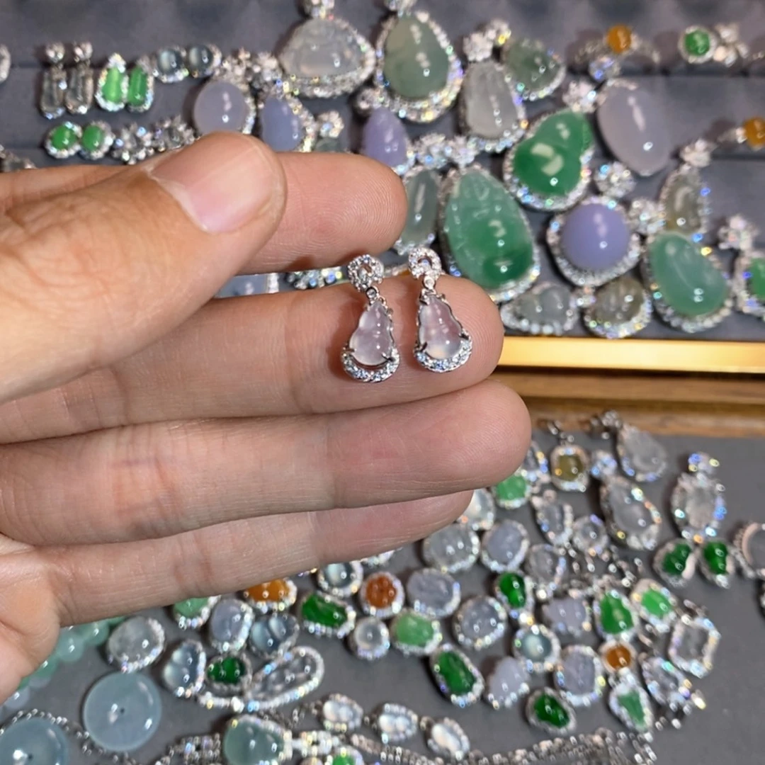 【闪购商品】翡翠颈饰未镶嵌大**姐翡翠