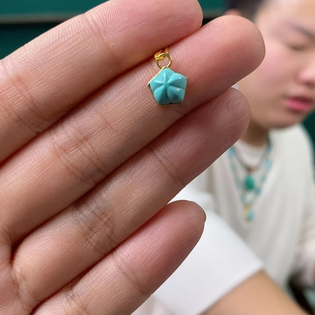 绿松石18K金镶嵌挂件