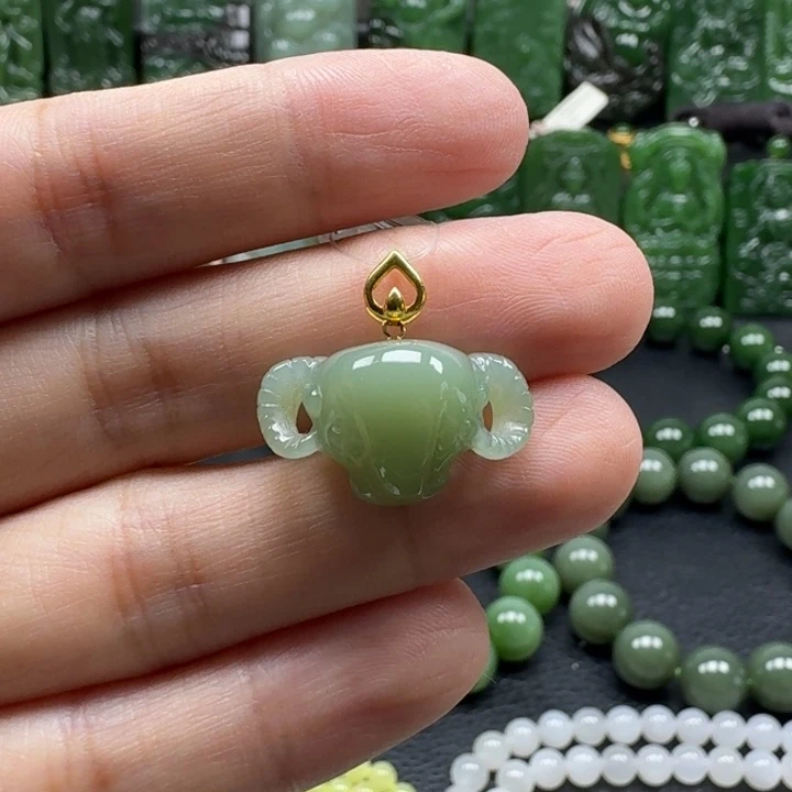 和田玉18K金镶嵌颈饰