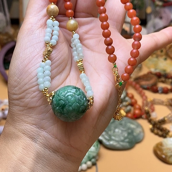 翡翠颈饰未镶嵌球一套38