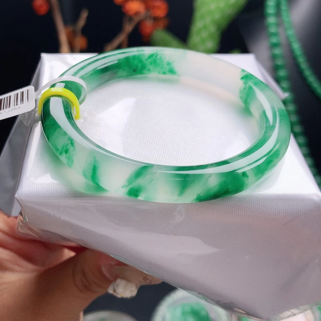 石英质玉未镶嵌镯子54