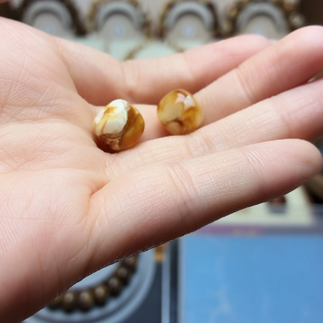 G***F桃核吊坠沁色老型单珠两颗