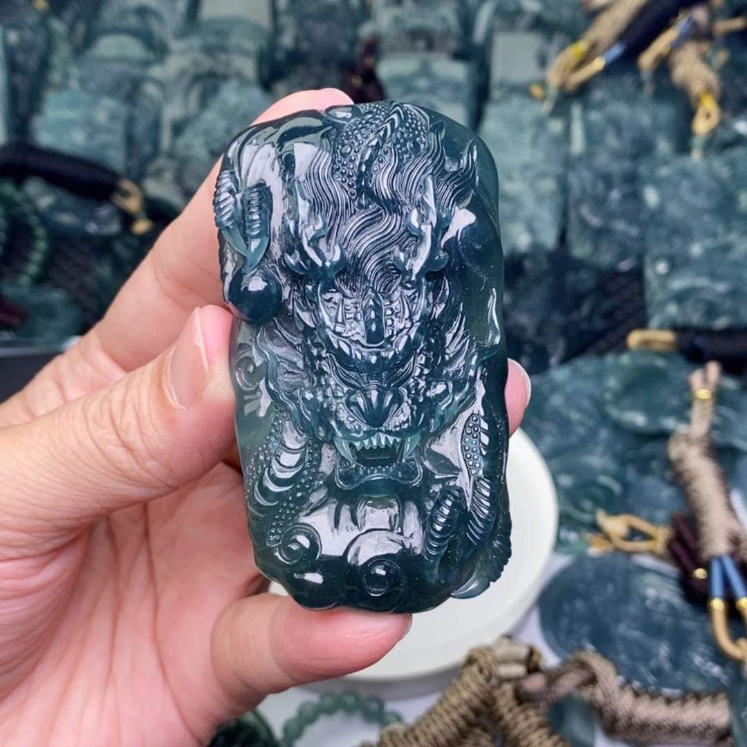 颈饰未镶嵌翡翠