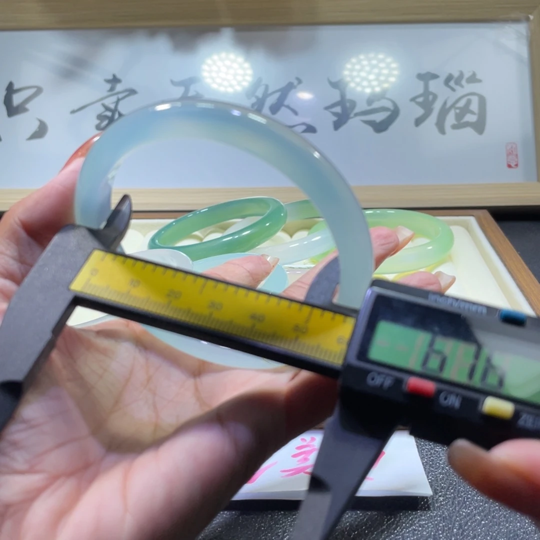 玛瑙/玉髓手镯未镶嵌