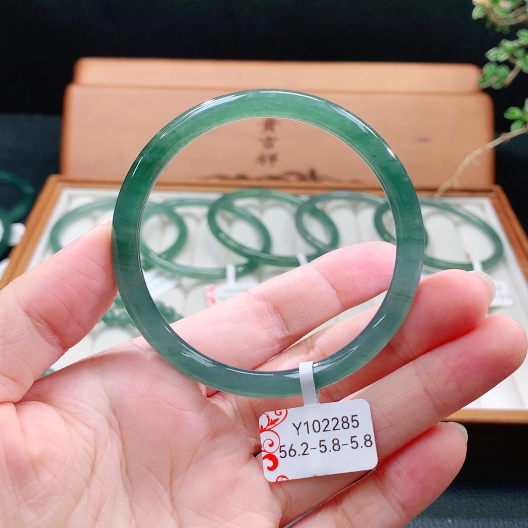 翡翠手镯（圆镯）未镶嵌