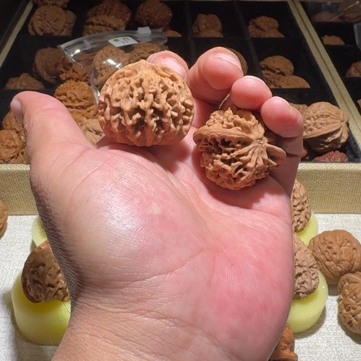 富***。文玩核桃吊坠秦闷