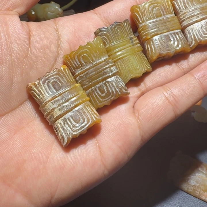 书***语和田玉未镶嵌车挂