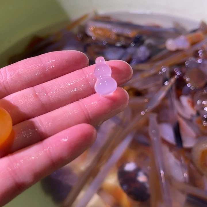 斌***心玛瑙/玉髓未镶嵌珠宝奇石