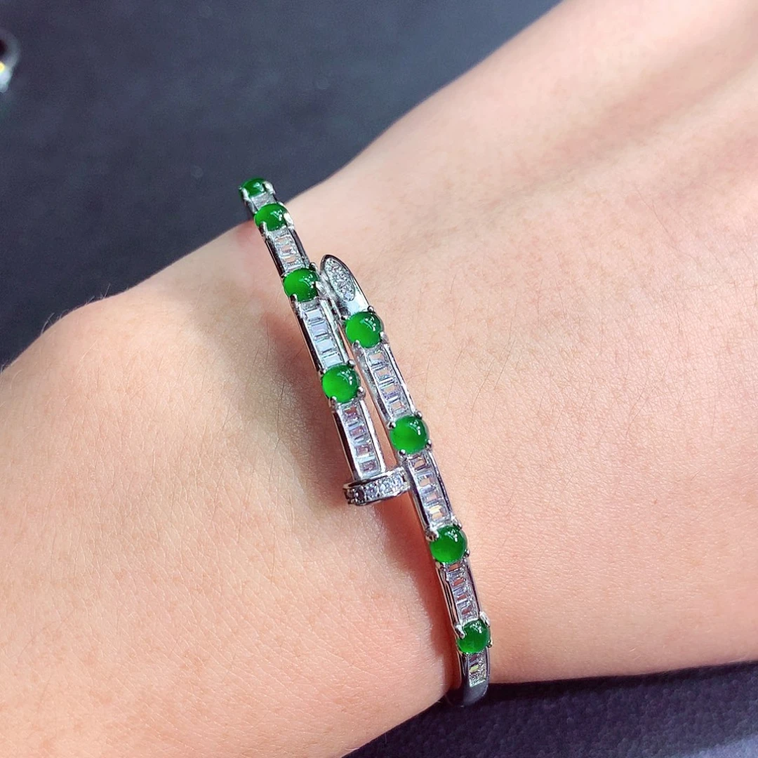 翡翠未镶嵌颈饰挂件