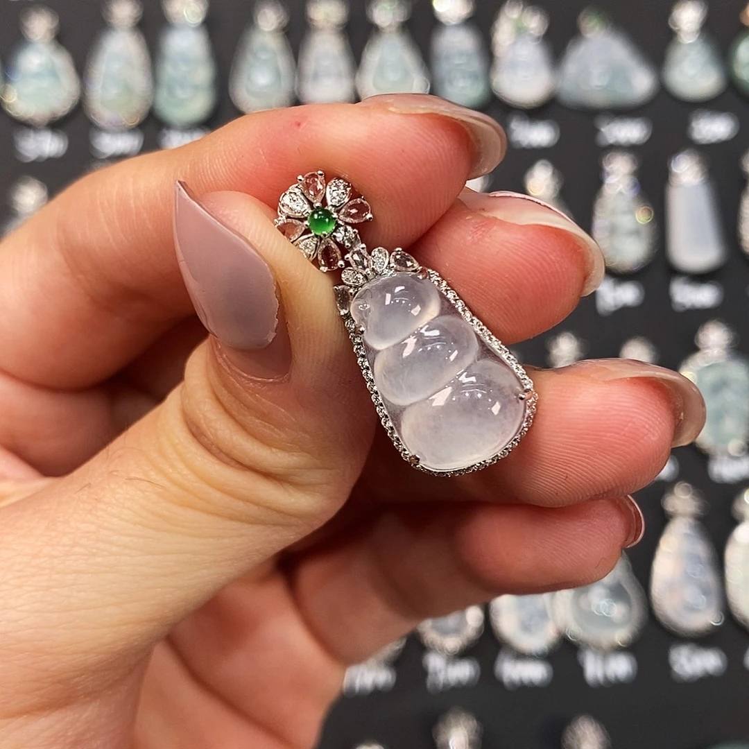 翡翠18K金镶嵌颈饰