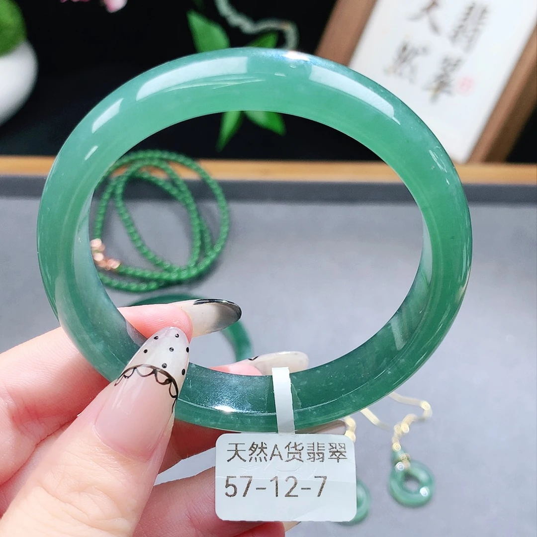 翡翠手镯（圆镯）未镶嵌