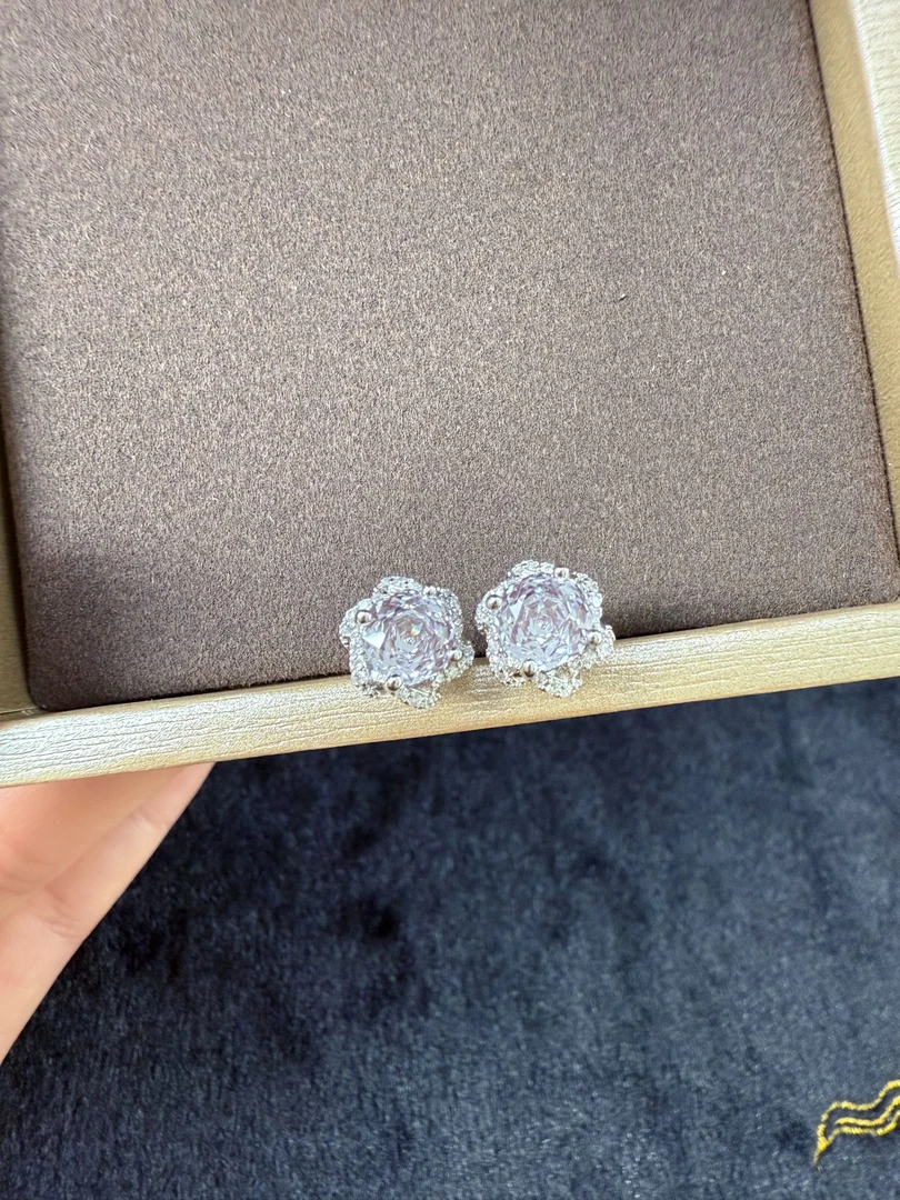 钛钢耳饰 A14玫瑰手捧花新款潮流耳钉
