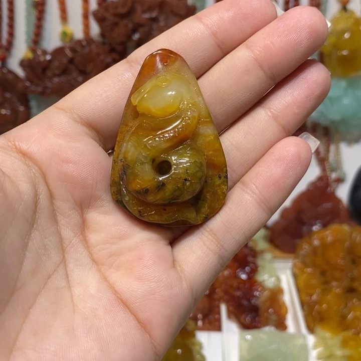 未镶嵌蛇纹石玉颈饰