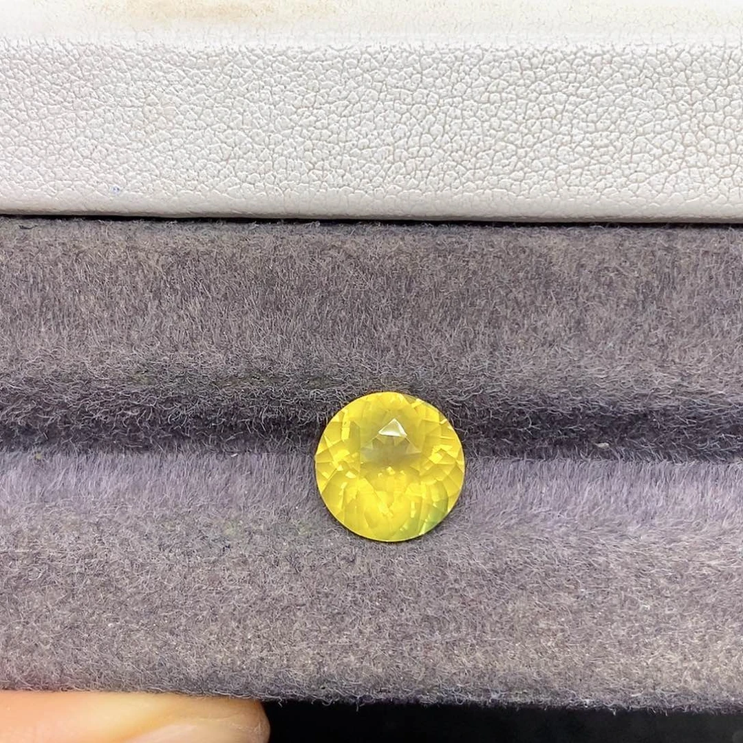 裸石蓝宝石4.41克拉天然全净满火彩黄蓝宝石