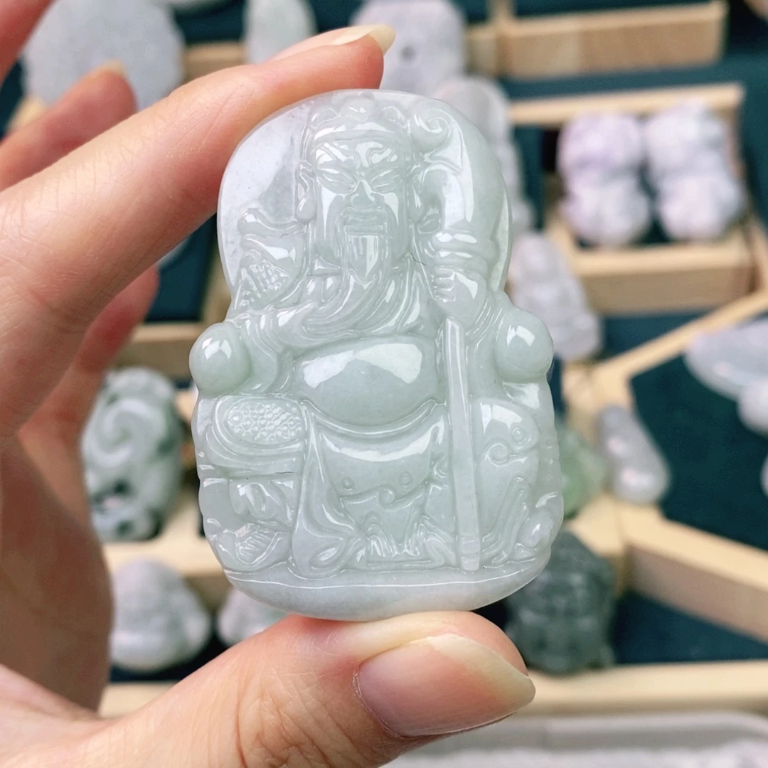 翡翠未镶嵌颈饰关公