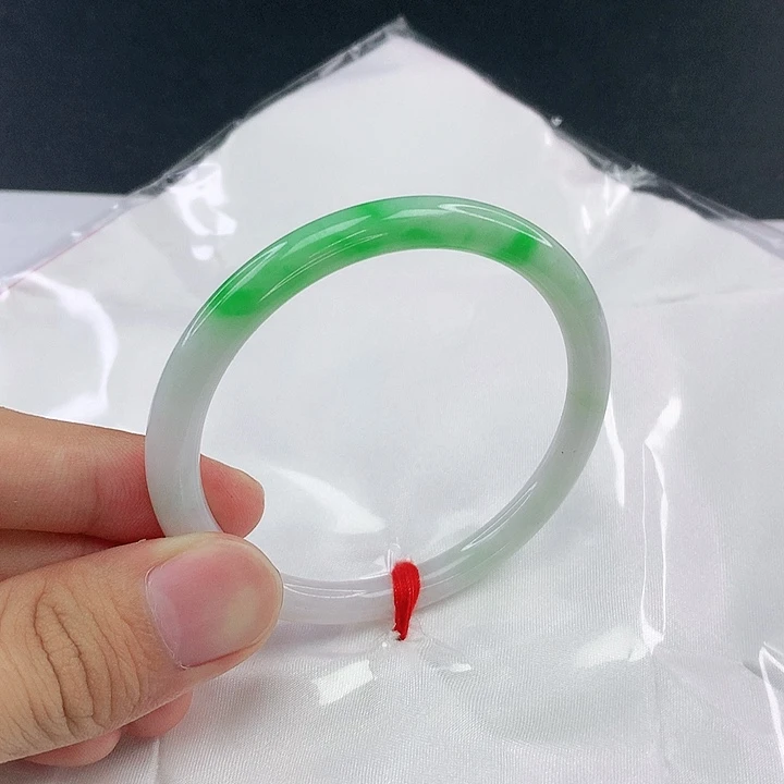 翡翠手镯未镶嵌圈55。1803