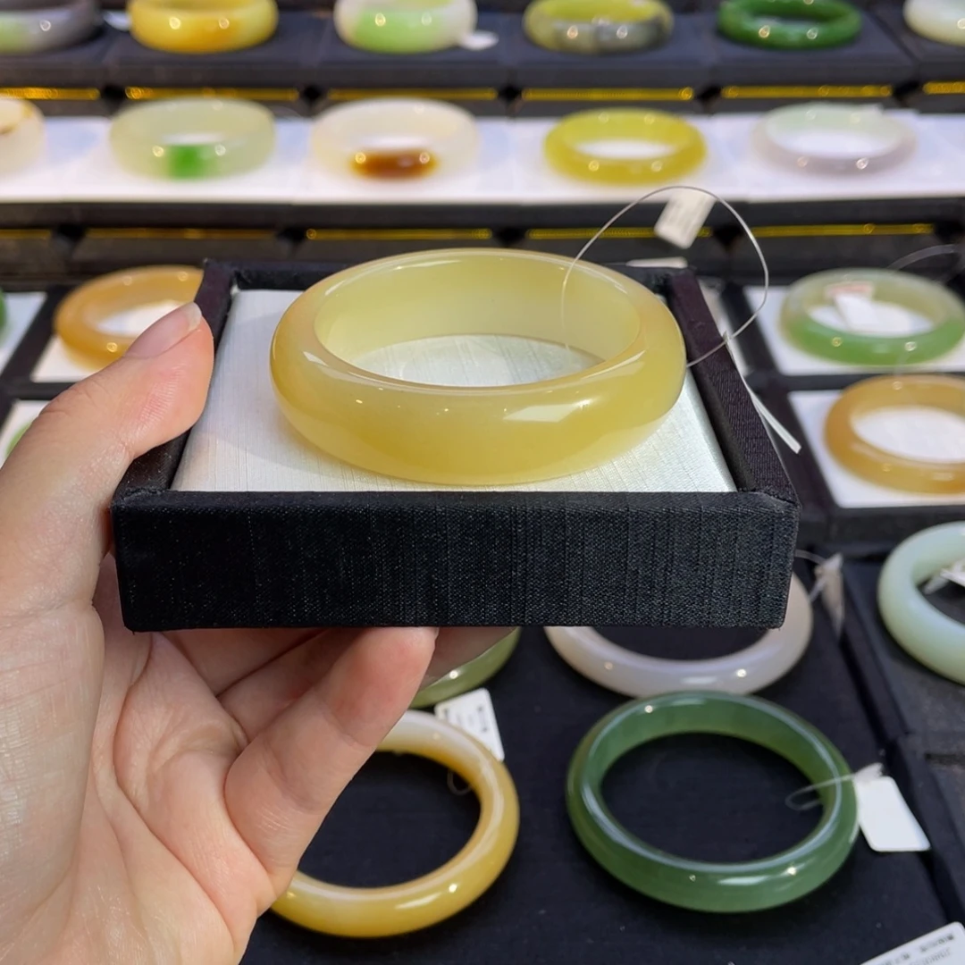 和田玉手镯未镶嵌蜜糖手镯52