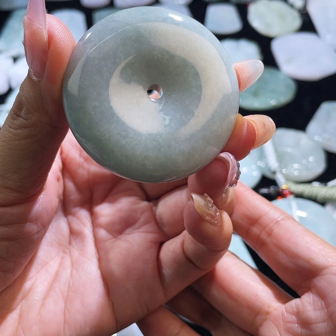 翡翠未镶嵌颈饰平安扣