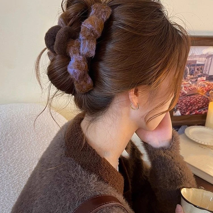 秋冬毛绒蝴蝶结抓夹女2025新款鲨鱼夹大号发量大盘发发夹百搭发饰