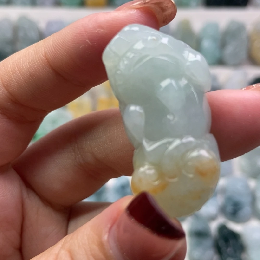 翡翠吊坠(赠链)未镶嵌