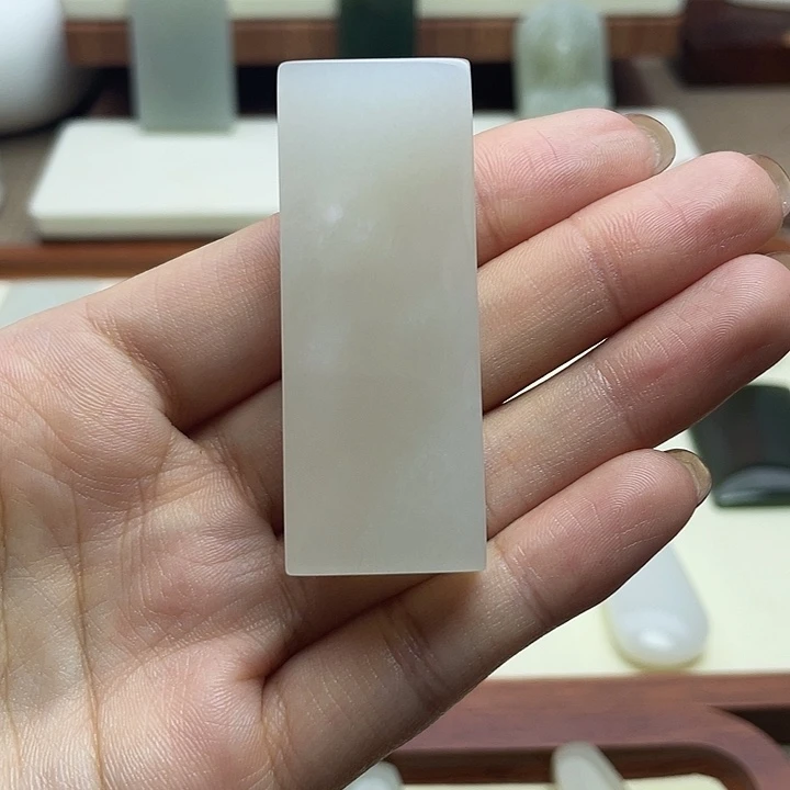 起***烦颈饰未镶嵌和田玉