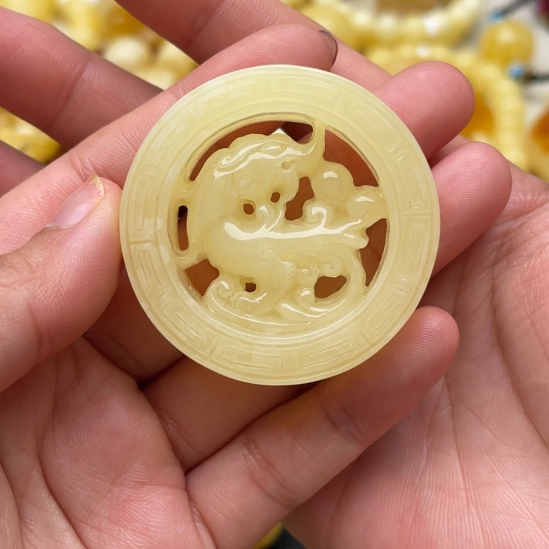 琥珀未镶嵌裸石蜜蜡吊坠笑