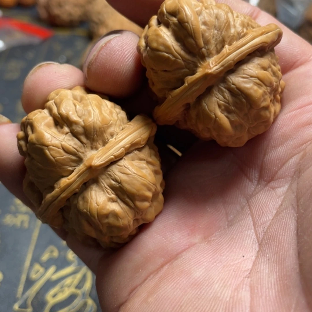 【闪购商品】桃核吊坠升***鱼