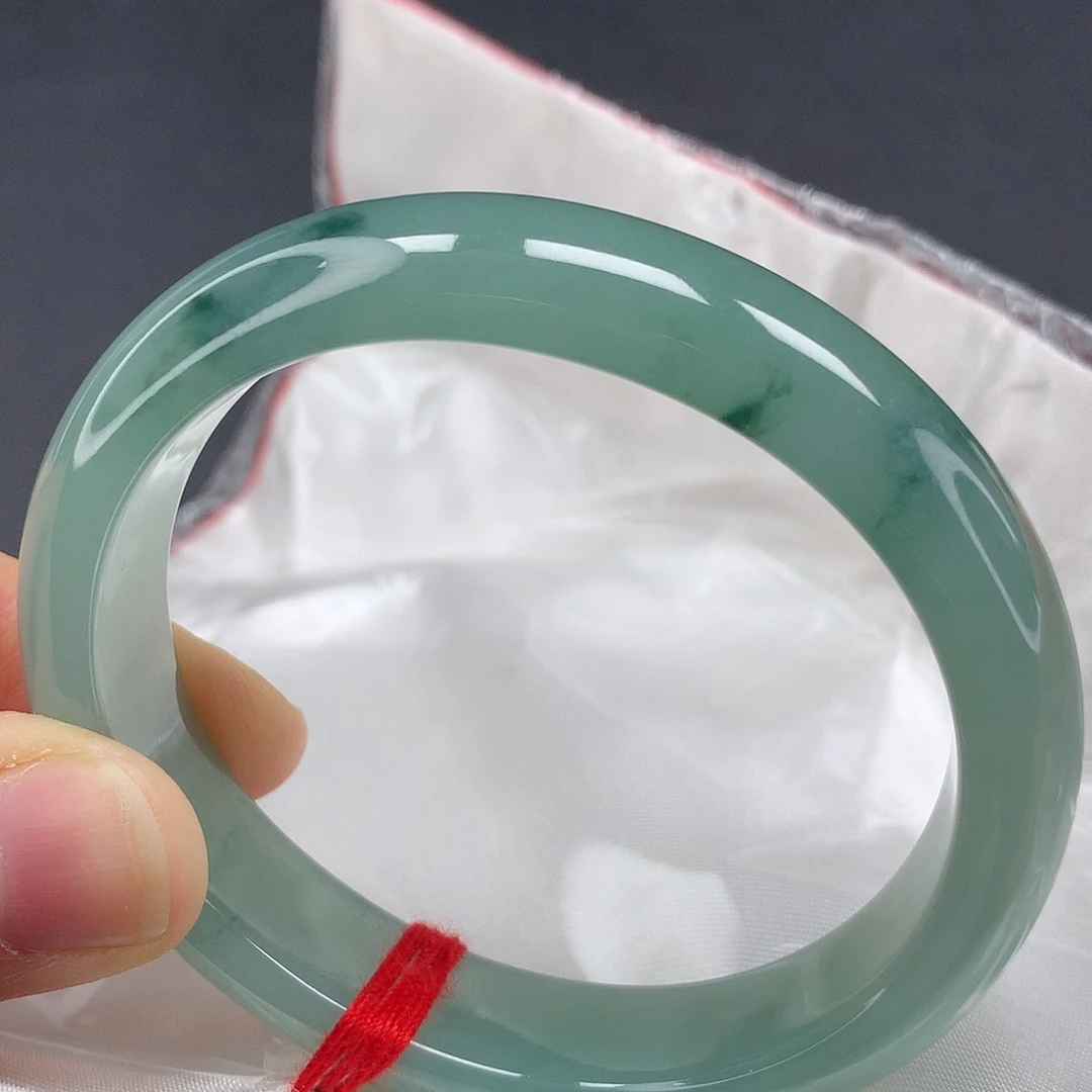 未镶嵌手镯翡翠，22号贵妃，正圈戴52.53