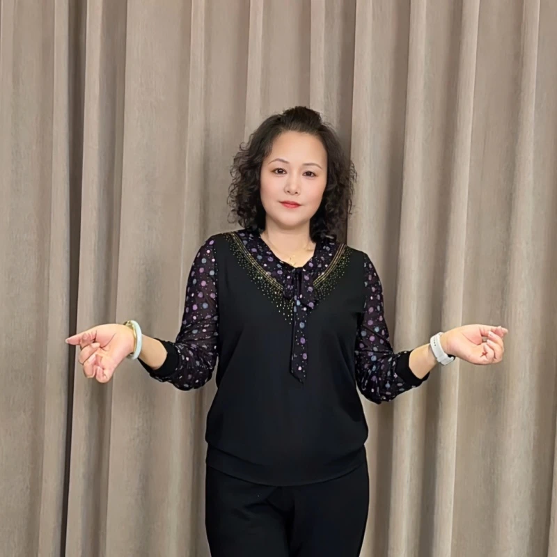 中老年妈妈秋装新款高端洋气印花黑色长袖拼接V领显瘦上衣女6628