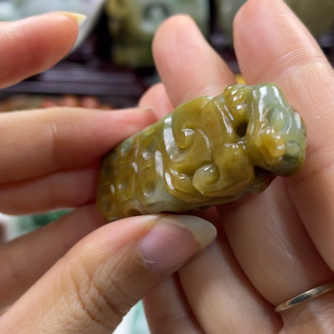 翡翠未镶嵌颈饰牌子