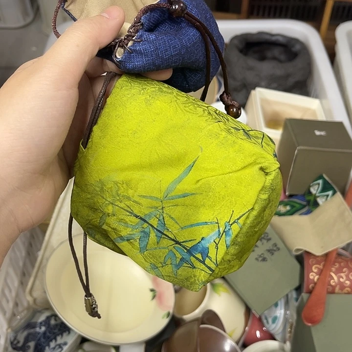 青花洒金手绘青花鱼