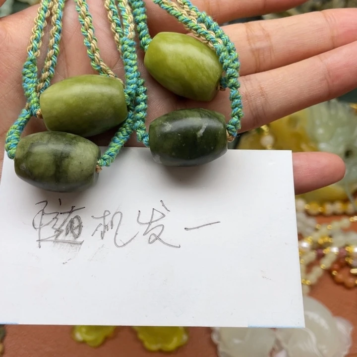 蛇纹石玉未镶嵌吊坠