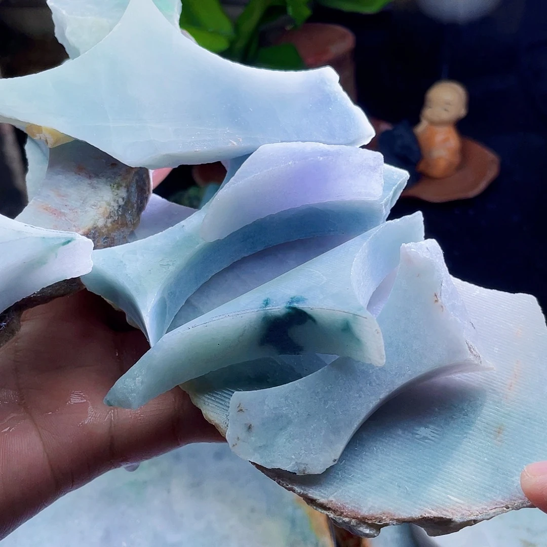 翡翠未镶嵌颈饰毛料3