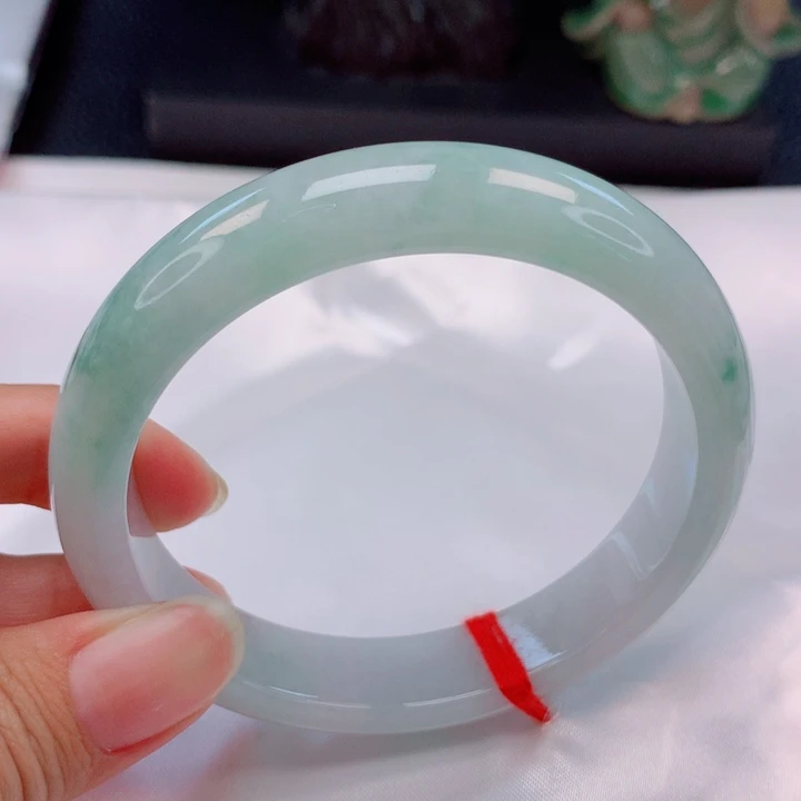 明***犯翡翠未镶嵌手镯58圈