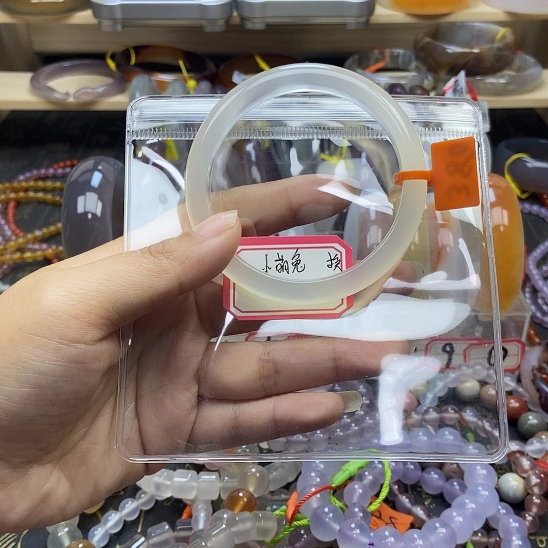 玛瑙/玉髓手镯未镶嵌小*兔