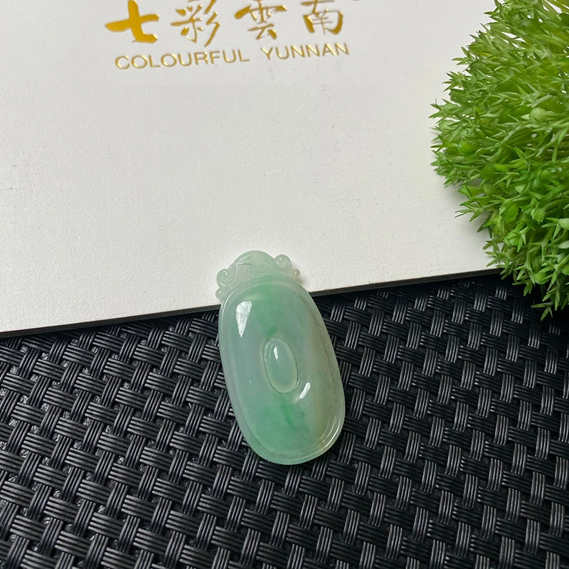 Colourful Yunnan/七彩云南冰种黄加绿翡翠福贝