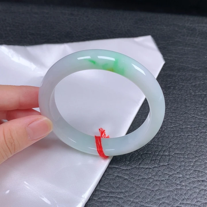 翡翠未镶嵌手镯