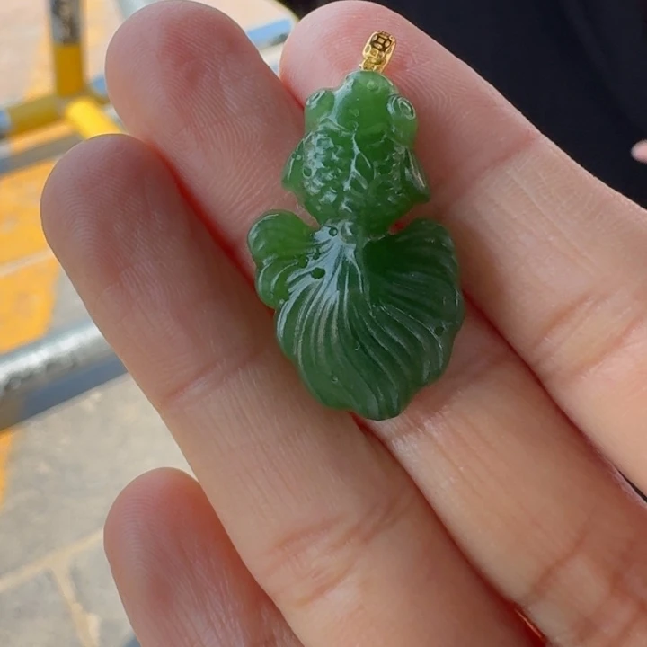 和田玉18K金镶嵌颈饰碧玉鱼彬彬多样性拍一发一