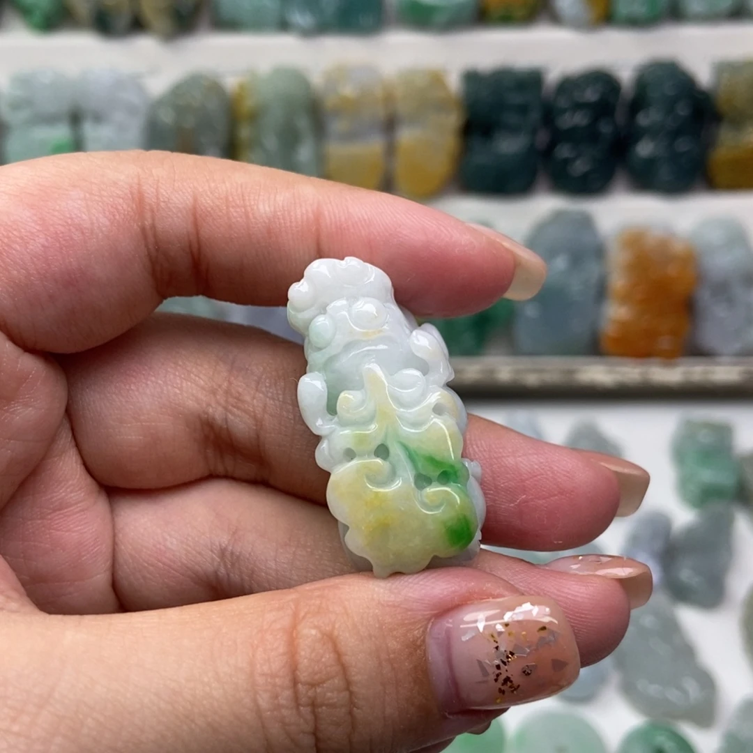 翡翠未镶嵌吊坠(赠链)