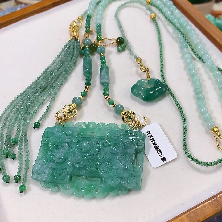 翡翠未镶嵌颈饰翡翠吊坠