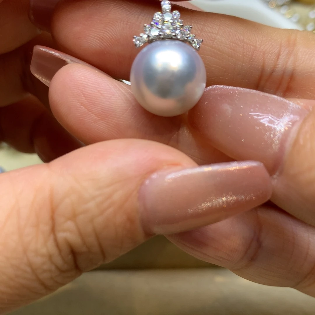 颈饰铂Pt950镶嵌海水珍珠