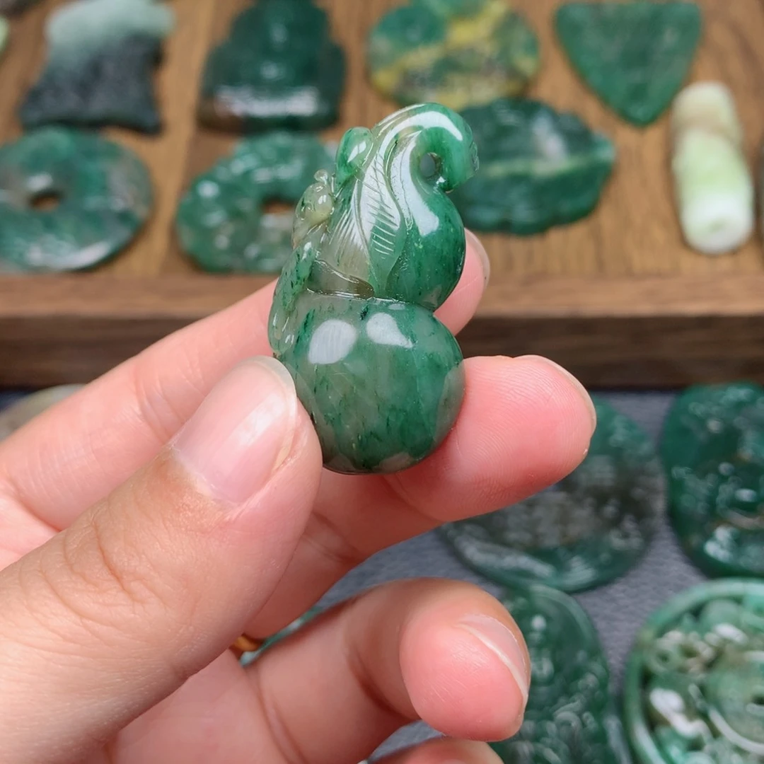 独山玉未镶嵌颈饰