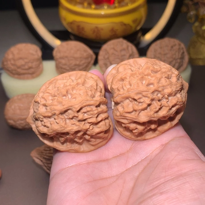 文玩核桃把件梨木台