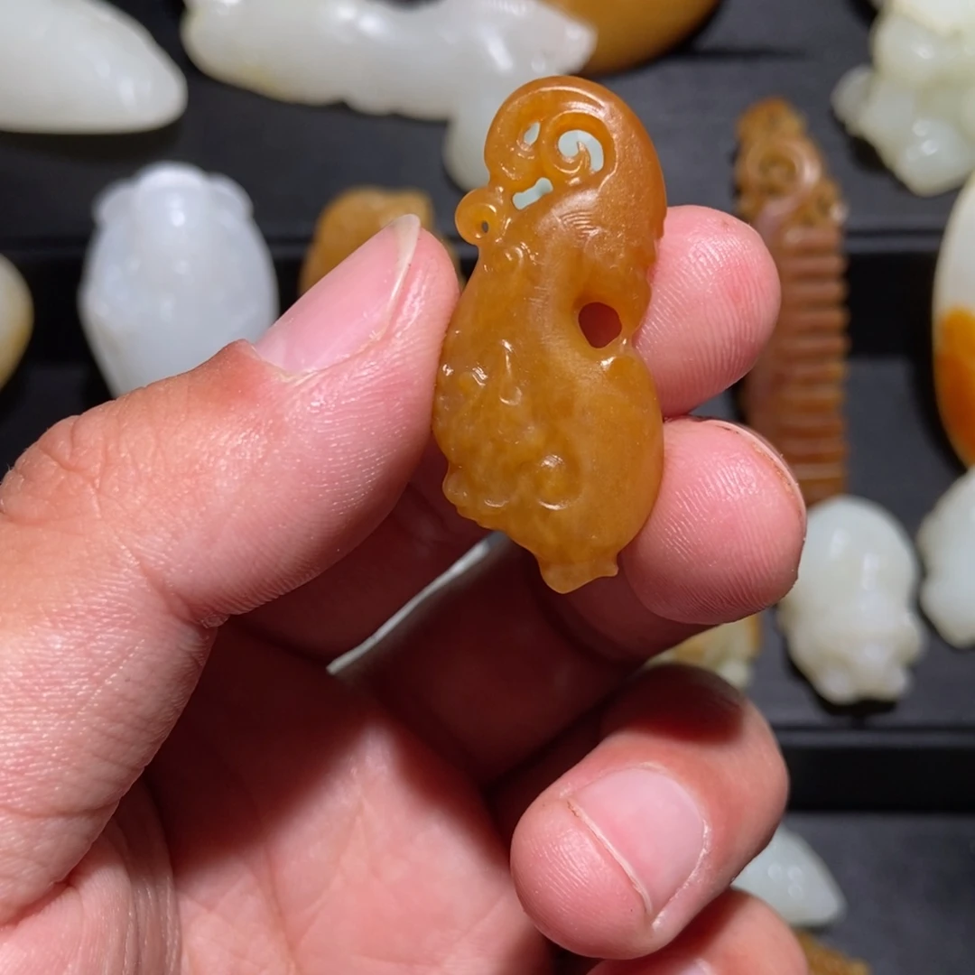 和田玉颈饰未镶嵌说****贵