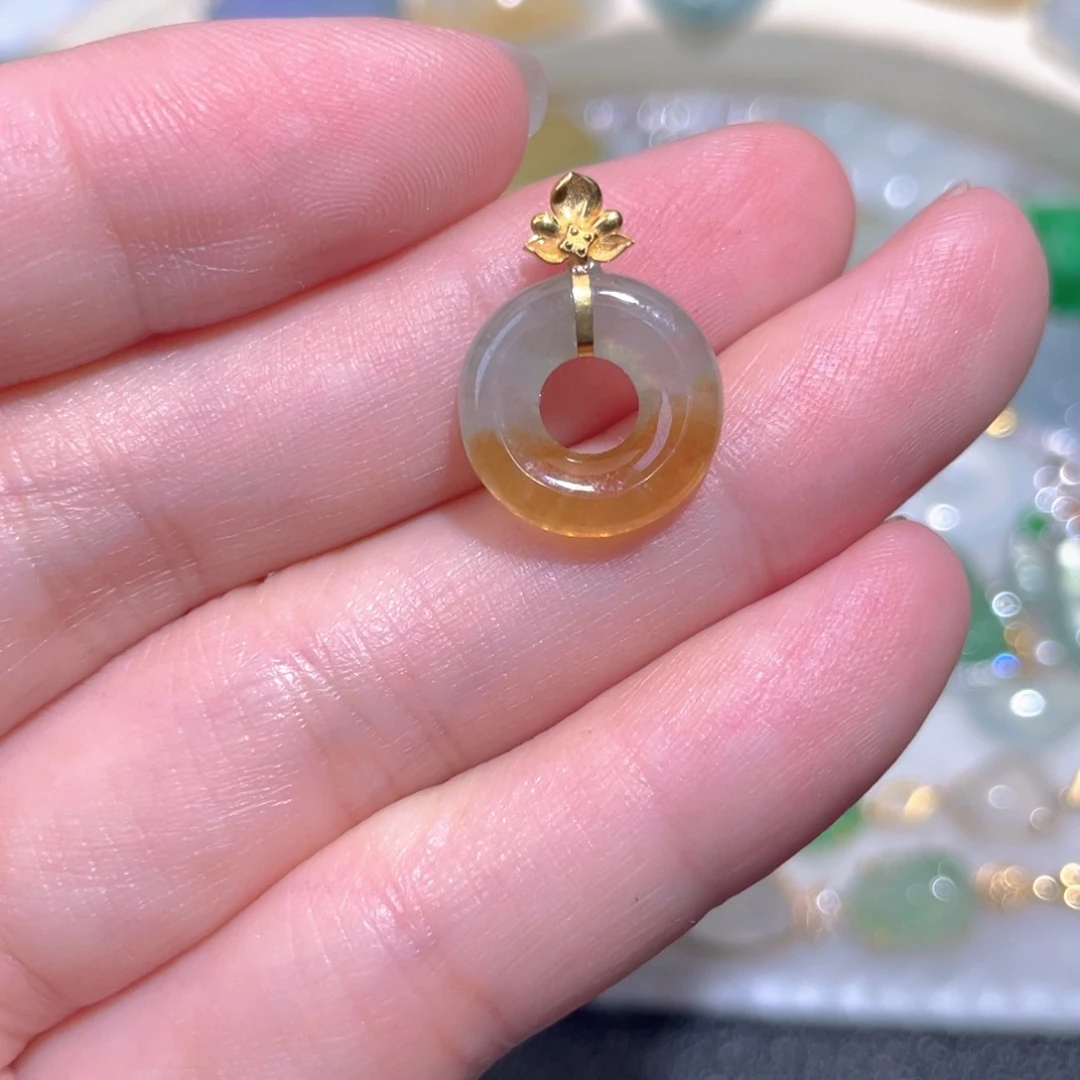 翡翠18K金镶嵌颈饰翡翠