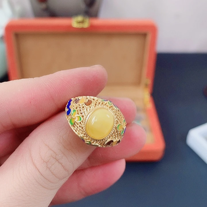 琥珀裸石未镶嵌戒指