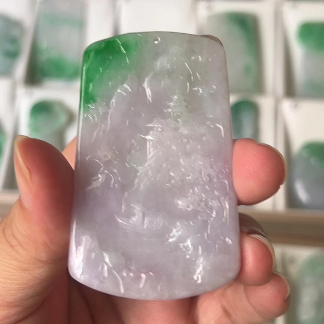 翡翠未镶嵌颈饰山水